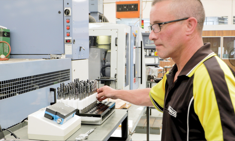 ANCA FX7 with RFID automation enables Carbitool
